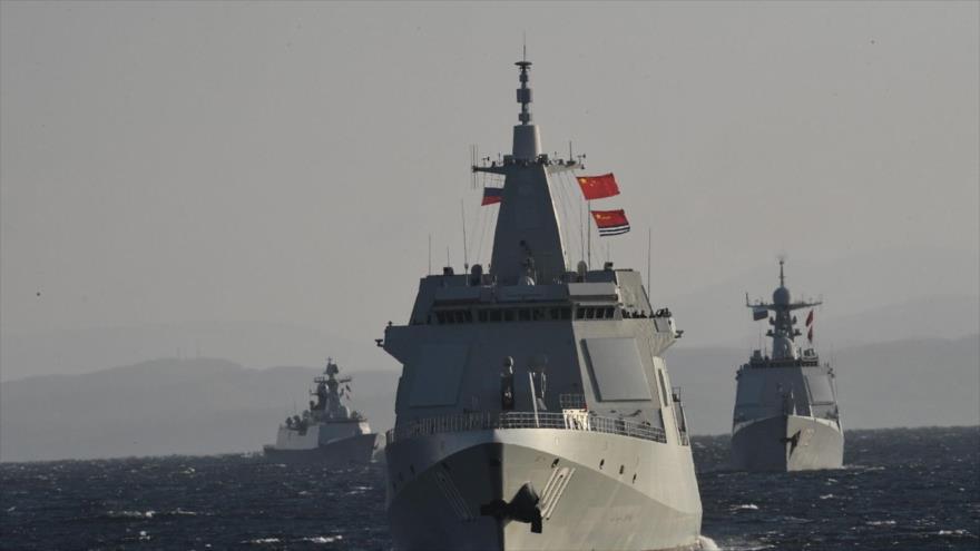 Las fuerzas navales de Rusia y China durante un ejercicio militar conjunto en el golfo de Pedro el Grande, octubre de 2021.