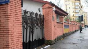 Atacan consulado ruso en Lviv; Moscú convoca a funcionario ucraniano