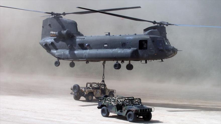 Un helicóptero Chinook de la Armada de EE.UU.