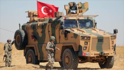 Ejército de Turquía bombardea aldeas en el noreste de Siria