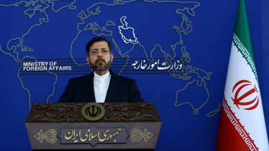 El portavoz de la Cancillería iraní, Said Jatibzade, durante su rueda de prensa semanal. 27 de diciembre de 2021