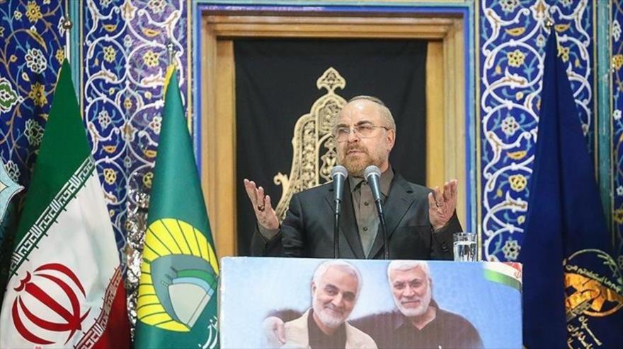 El jefe del Parlamento de Irán, Mohamad Baqer Qalibaf, en la ceremonia del aniversario del martirio del general Soleimani en Rey, 30 de diciembre de 2021. (Foto: Tasnim)