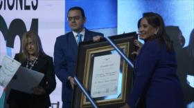 Xiomara Castro recibe acreditación como presidenta de Honduras