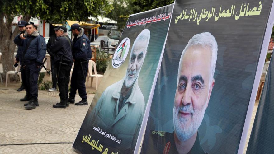 Imagen del general iraní Qasem Soleimani durante una protesta contra su asesinato en Gaza, 4 de enero de 2020. (Foto: Reuters)