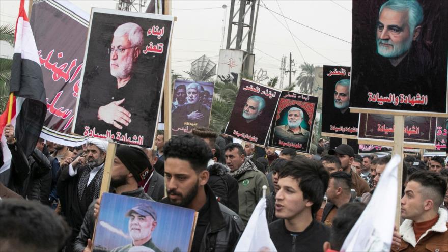 Iraquíes conmamoran el aniversario del asesinato del general iraní Qasem Soleimani en Bagdad, capital de Irak, 1 de enero de 2022. (Foto: AFP)