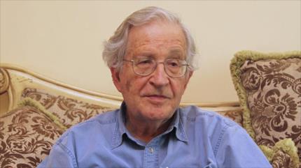 Chomsky: EEUU, avanzando hacia el fascismo, corre al precipicio