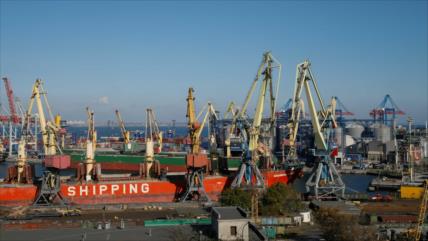 Ucrania cierra sus puertos a barcos bajo pabellón de Rusia
