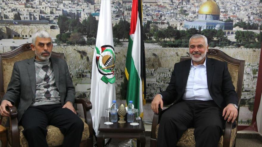 El jefe de la dirección política de HAMAS, Ismail Haniya (dcha.), y el líder político del movimiento en Gaza, Yahya Sinwar.