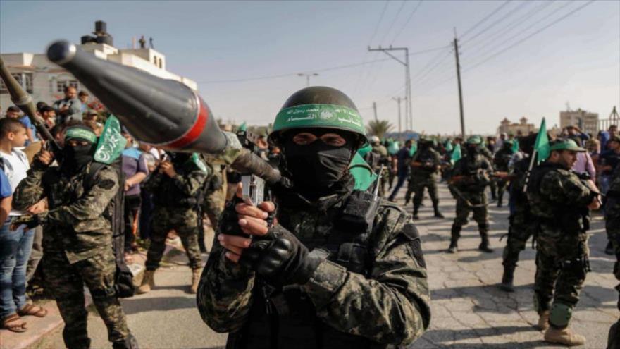 Combatientes de las Brigadas Ezzedin Al-Qassam, brazo militar de HAMAS, durante un desfile en la Franja de Gaza.