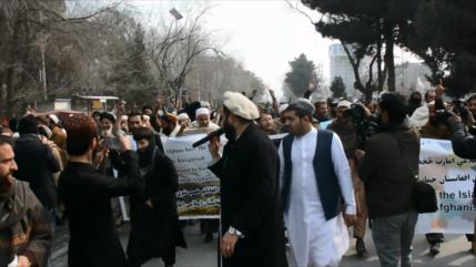 Afganos protestan para exigir sus fondos congelados en EEUU