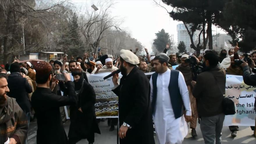 Afganos protestan para exigir sus fondos congelados en EEUU | HISPANTV