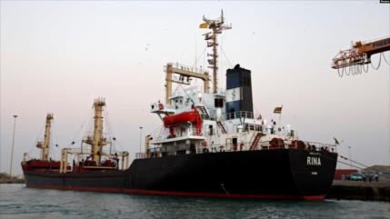 Coalición saudí roba otro petrolero yemení y lo traslada a Yizan