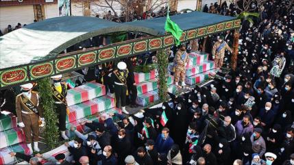Miles de iraníes se despiden de 250 mártires de la Defensa Sagrada 