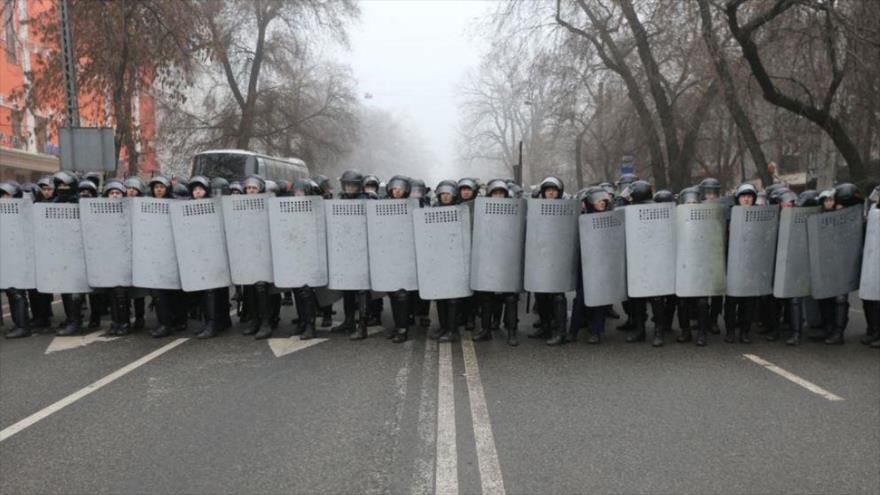 Rusia y aliados envían tropas a Kazajistán tras violentos disturbios