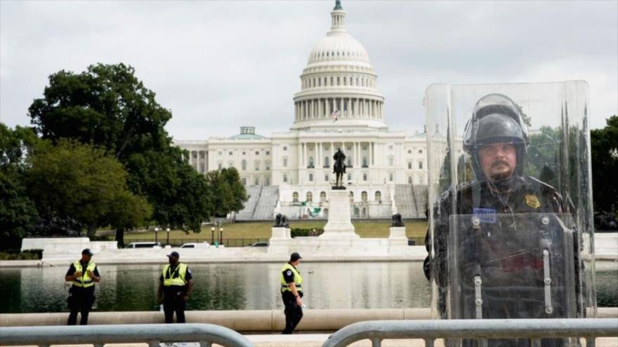 Policía antidisturbios de EE.UU., durante una manifestación en Washington D.C., EE.UU., 18 de septiembre de 2021. (Foto: Reuters)