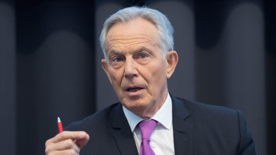 Casi 950 000 firmas exigen retirar título ‘Sir’ al criminal Tony Blair