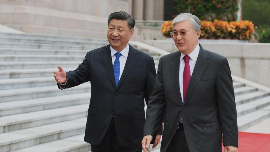 Los presidentes de China y Kazajistán, Xi Jinping (izq.) y Kasim-Yomart Tokayev, respectivamente.