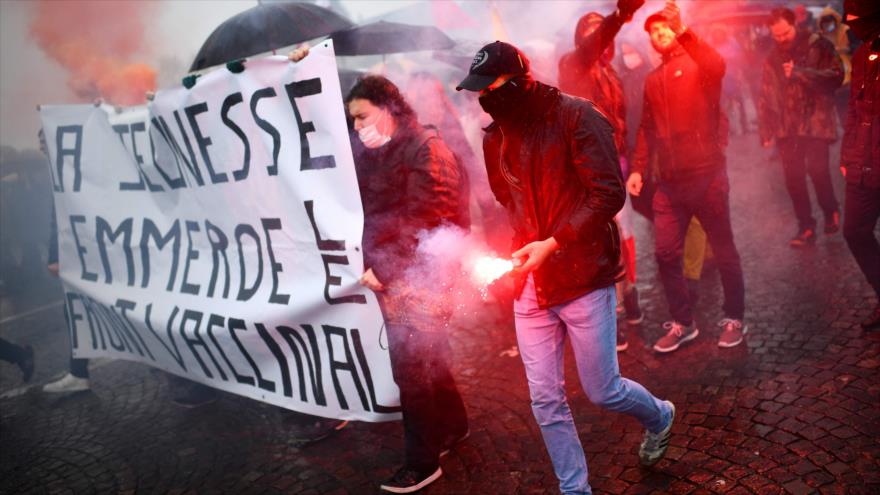 Miles de franceses protestan contra Macron; hay detenidos y heridos