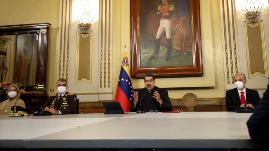 Maduro: EEUU me reconoció a mí, al felicitar al gobernador opositor
