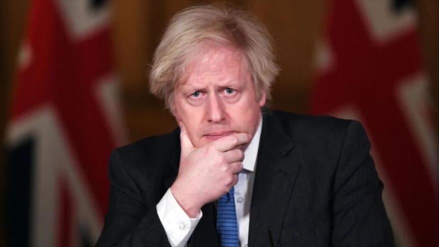 El primer ministro británico, Boris Johnson en una rueda de prensa, Londres, el Reino Unido, 15 de febrero de 2021. (Foto: Reuters)