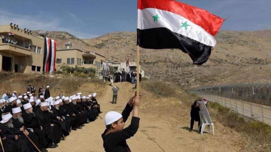 Sirios en altos del Golán ocupados protestan contra planes de Israel de instalar turbinas eólicas en sus tierras agrícolas, 9 de diciembre de 2020.