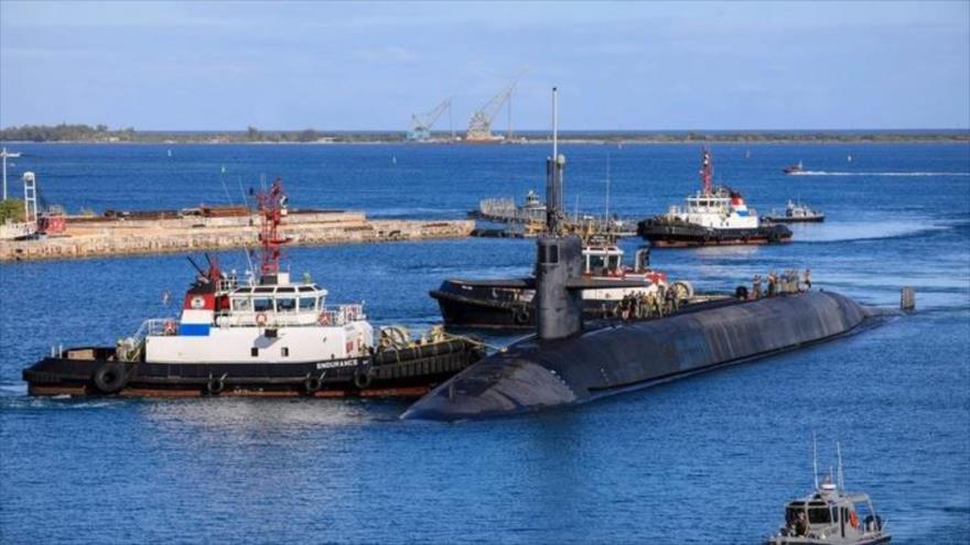 El sumergible de clase Ohio, denominado el USS Nevada, de la Armada estadounidense visita una base militar en Guam, 15 de enero de 2022. 