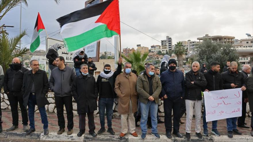Palestinos protestan contra el proyecto de forestación del Fondo Nacional Judío en la ciudad de Umm al-Fahm, en territorios ocupados, 14 de enero de 2022. (Foto: AFP)