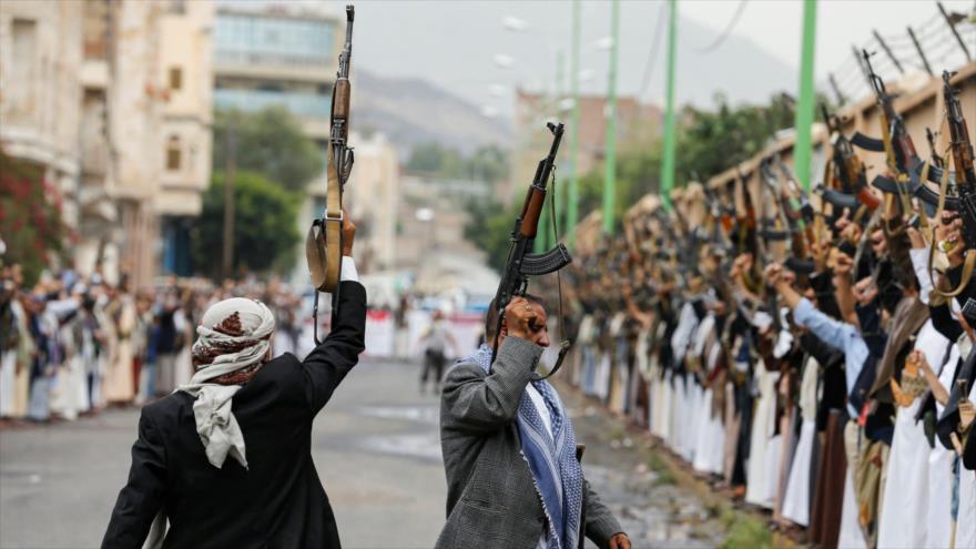 Combatientes de Ansarolá en Saná, capital de Yemen. (Foto: Reuters).