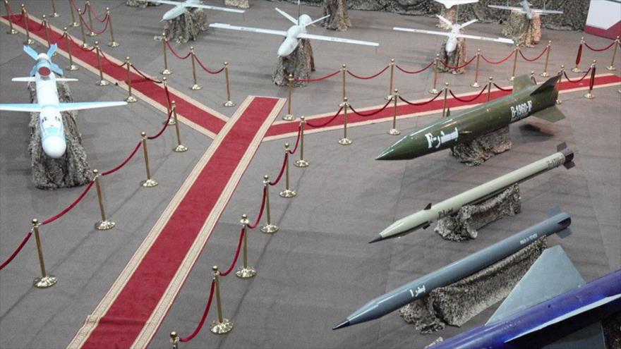 Misiles balísticos y aviones teledirigidos de diferentes tipos del Ejército de Yemen presentados en una exposición en el país árabe.