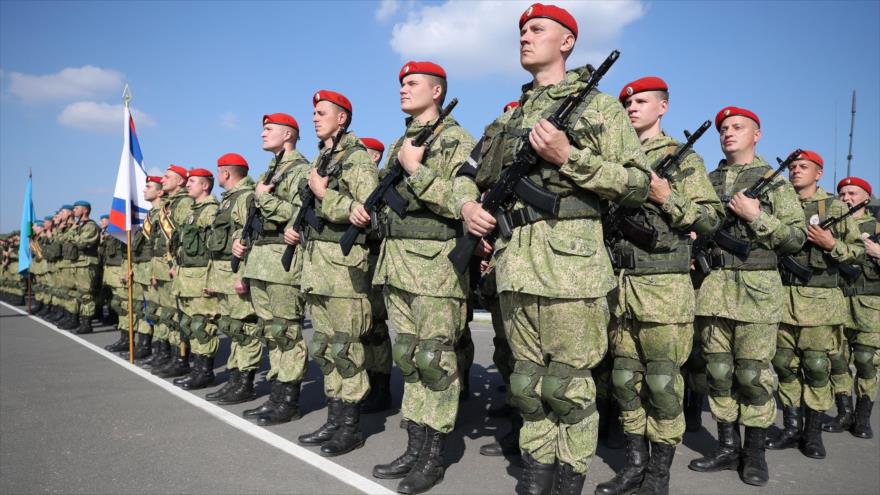 Militares rusos asisten a una ceremonia de apertura del ejercicio militar Zapad-2021 en la región de Brest, Bielorrusia, 9 de septiembre de 2021. (Foto: Reuters)