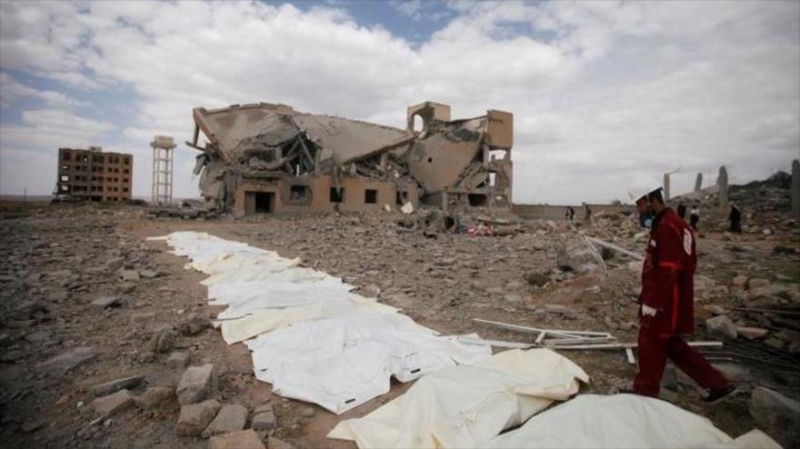 Cadáveres de víctimas de un ataque de la coalición saudí a una prisión en Dhamar, Yemen, 1 de septiembre de 2019. (Foto: Reuters) 