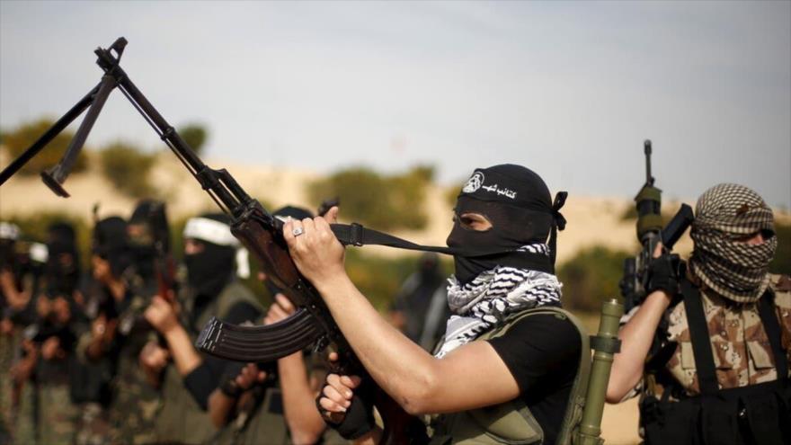 Combatientes de las Brigadas de los Mártires de Al-Aqsa, rama militar del movimiento palestino Al-Fatah. (Foto: Reuters)