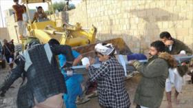 Esfuerzos de rescatistas tras el brutal ataque saudí en Yemen