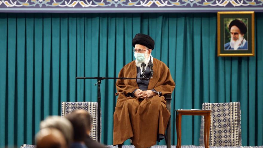 Líder de la Revolución Islámica, el ayatolá Seyed Ali Jamenei, ofrece un discurso en Teherán. 23 de enero de 2022 (Foto: president.ir)