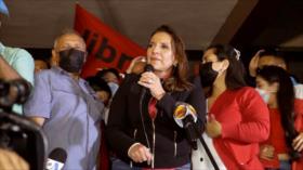 Xiomara Castro lidera vigilia en las afueras del Congreso