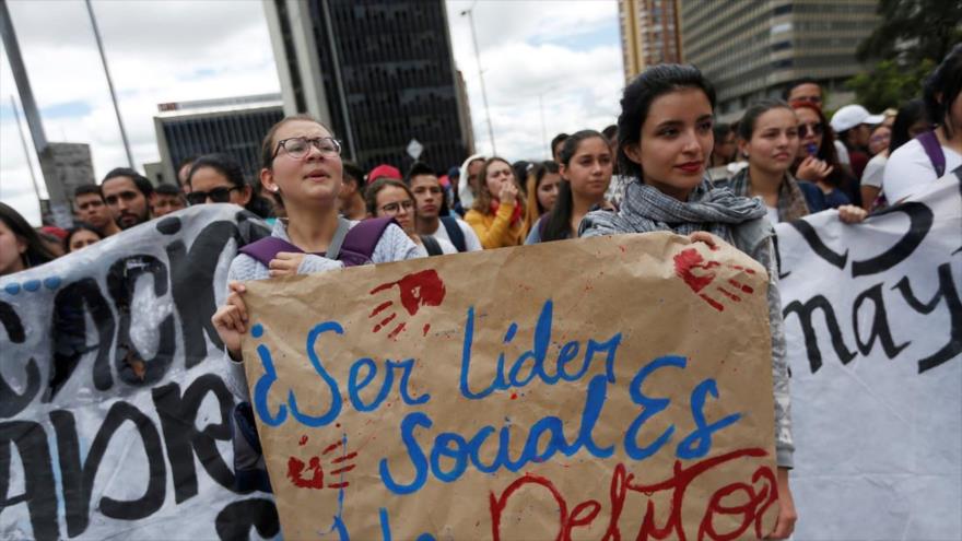 Una protesta contra asesinato de líderes sociales en Bogotá, Colombia. (Foto: Reuters)