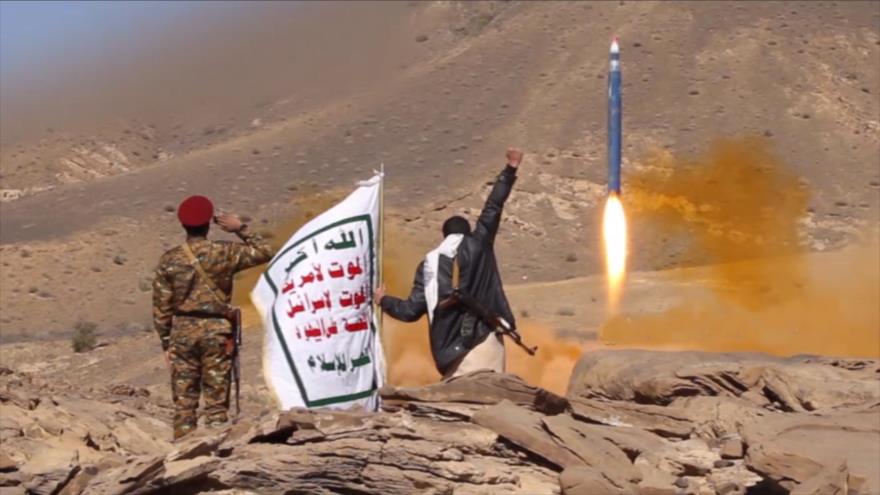 Momento del lanzamiento de un misil yemení, de fabricación nacional.