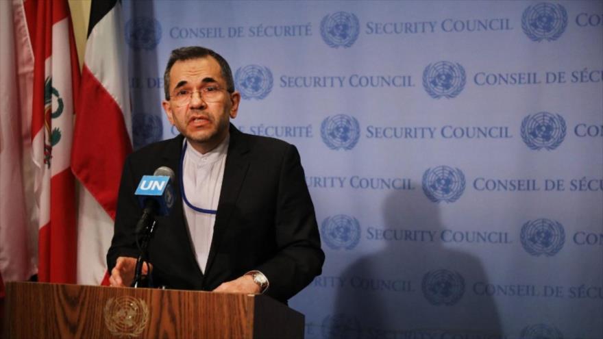 El embajador de Irán ante las Naciones Unidas, Mayid Tajt Ravanchi, habla con la prensa en Nueva York, 24 de junio de 2019. (Foto: AFP)