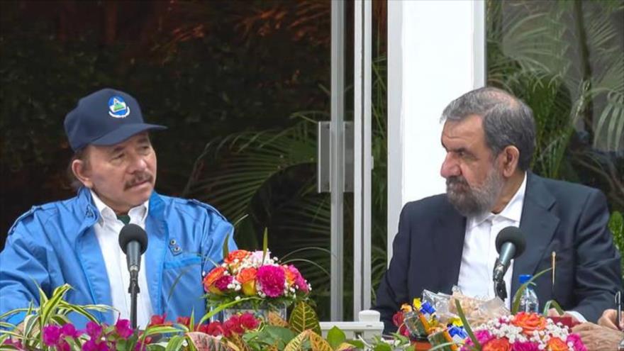 El presidente nicaragüense, Daniel Ortega (izda.), y el vicepresidente iraní para Asuntos Económicos, Mohsen Rezai, Managua, 14 de enero de 2022.