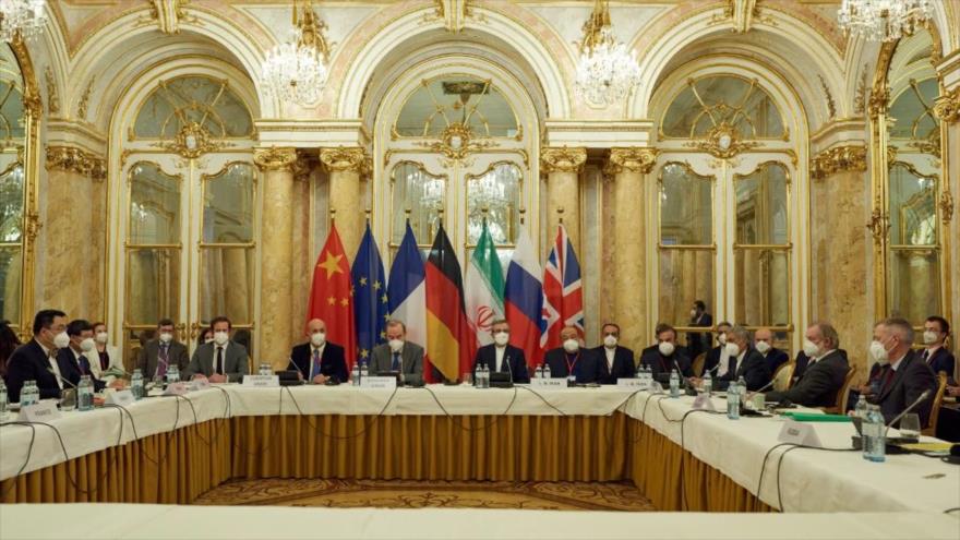 Las delegaciones de Irán y el Grupo 4+1 se reúnen en Viena, capital de Austria, en el marco de las conversaciones sobre PIAC, 29 de noviembre de 2021.