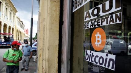 FMI pide a El Salvador eliminar el bitcóin como moneda de curso legal