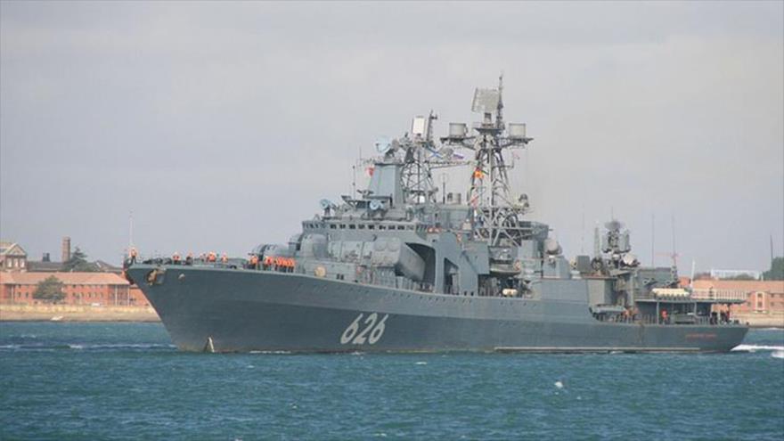 Un buque antisubmarino Vicealmirante Kulakov.