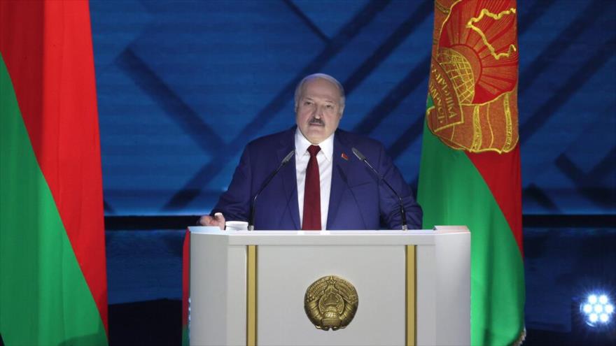 El presidente de Bielorrusia, Alexandr Lukashenko, ofrece discurso ante la Asamblea nacional en Misnk, 28 de enero de 2022. (Foto: president.gov.by)