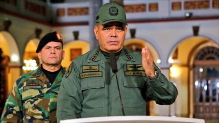 Ministro venezolano de Defensa llama “cansón” a su par colombiano