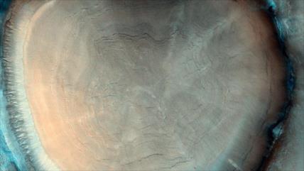 Captan cráter de Marte que se parece a tocón de árbol 