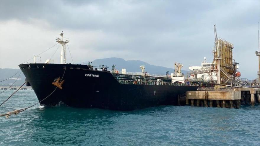 El buque cisterna iraní de combustible Fortune después de atracar en Puerto Cabello en Venezuela, 26 de mayo de 2020. (Foto: Getty Images)