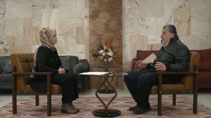 Ahmed al-Mudallal (dcha.), un líder de Yihad Islámica Palestina, en una entrevista con el canal iraní de Al-Alam.
