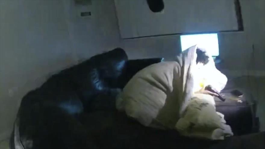 Vídeo: Policías de EEUU matan a tiros a un joven negro en su casa