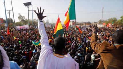Vídeo: Miles de malienses celebran expulsión del embajador francés