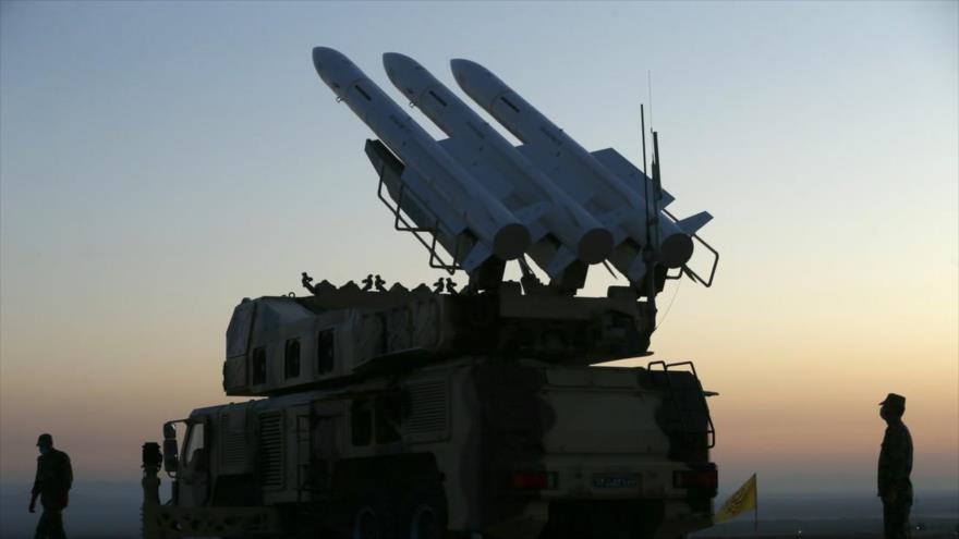 Un sistema de defensa antiaérea de Irán durante una maniobra militar.
